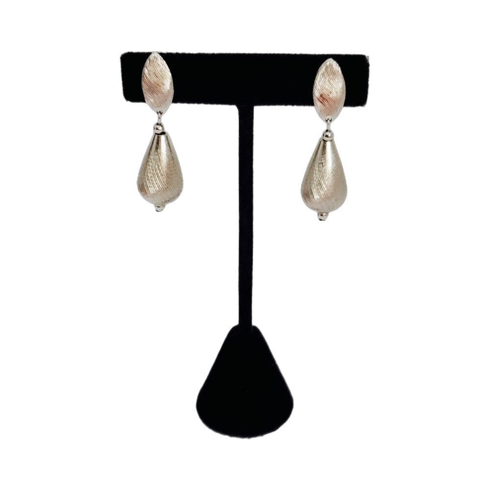 Elegant Sophisticated Sarah Conventry Silver Teardrop Clip-On Earrings - Picture 3 of 9